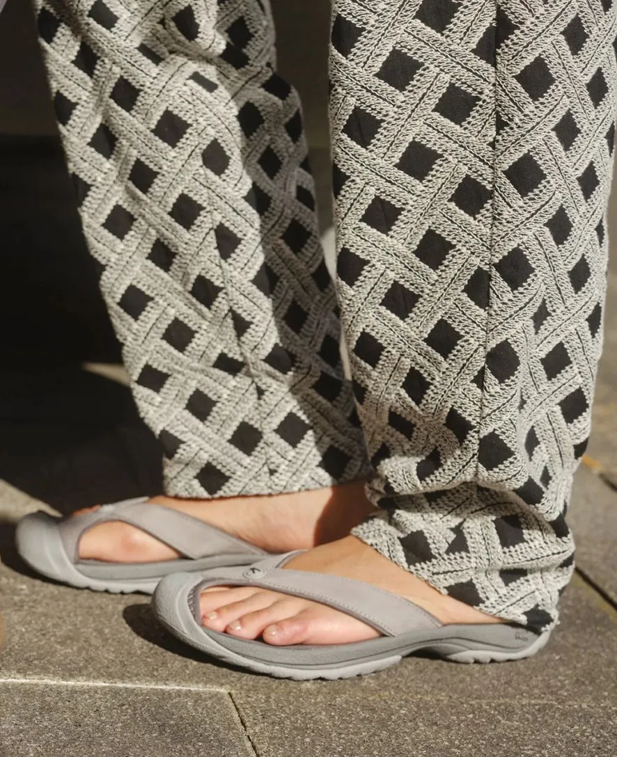 Women's Waimea Leather Flip-Flop  |  Black/Black,Comfort