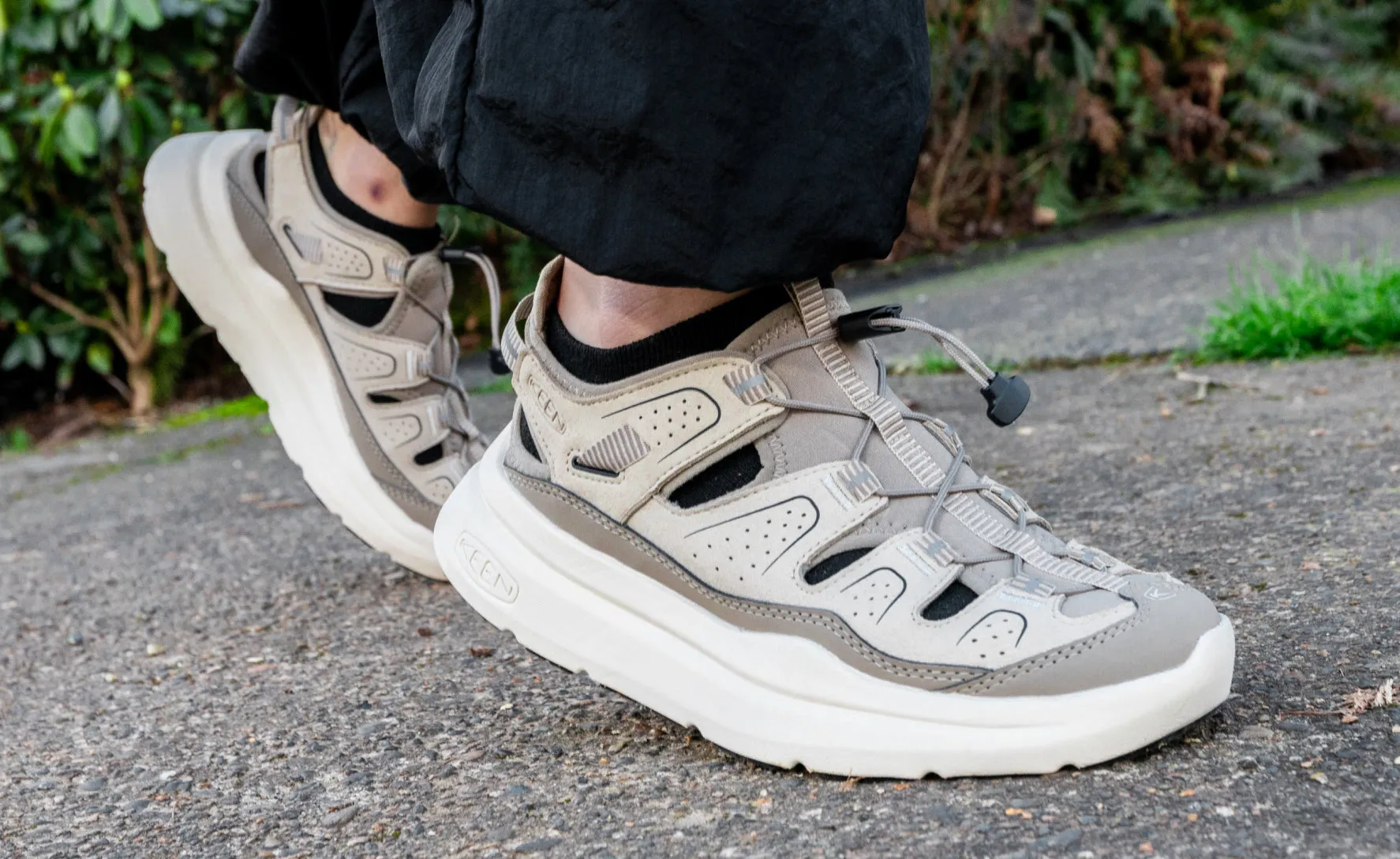 Women's WK450 Walking Sandal  |  Plaza Taupe/Black,Soft Comfortable Sandals
